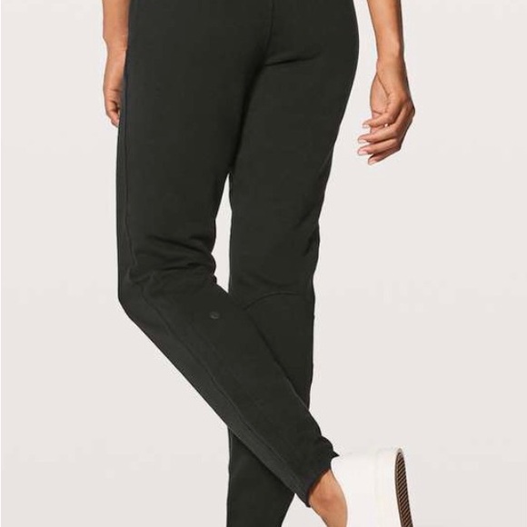 Lululemon Women’s Free to Roam Joggers in Black Size 6 - Picture 3 of 10